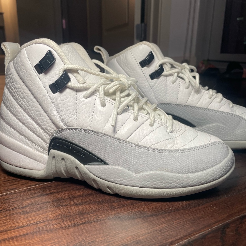 Air Jordan Retro 12 White/Grey size 4 y